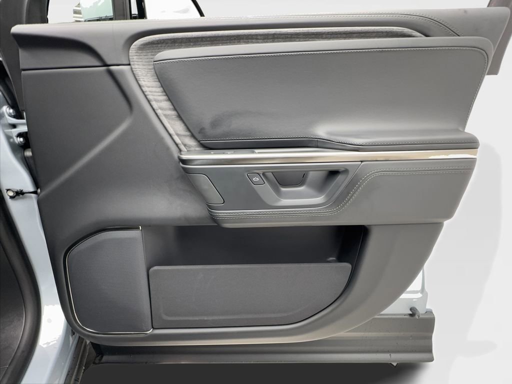 Used 2026 Rivian R1S Adventure image 32