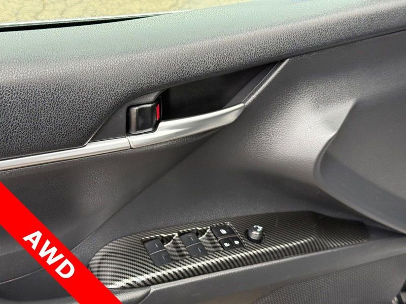 Used 2024 Toyota Camry SE image 18