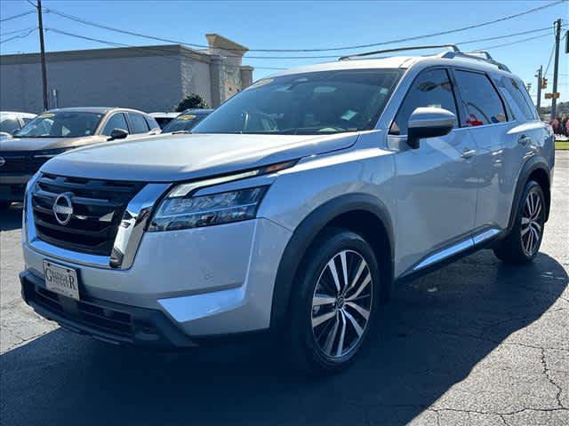 Used 2023 Nissan Pathfinder Platinum AWD/4WD image 6