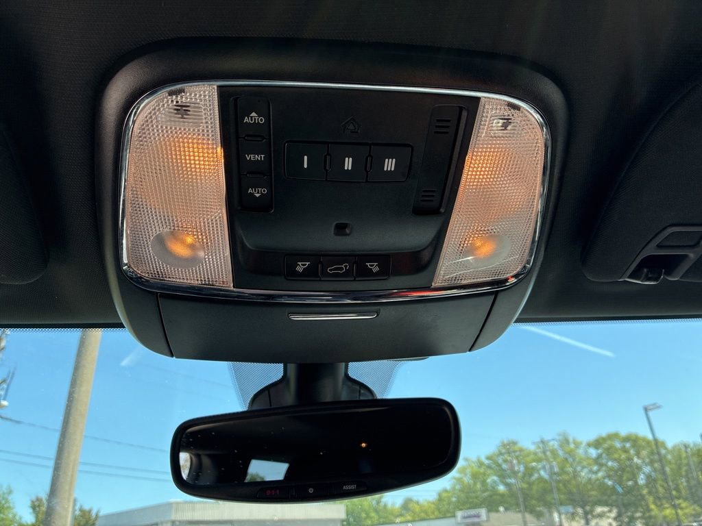 Used 2017 Jeep Grand Cherokee Limited image 14