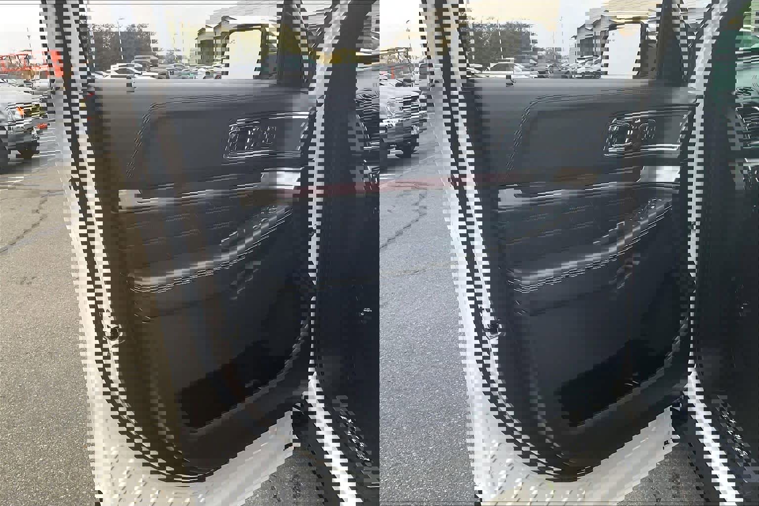 Used 2019 Ford Explorer Platinum image 24