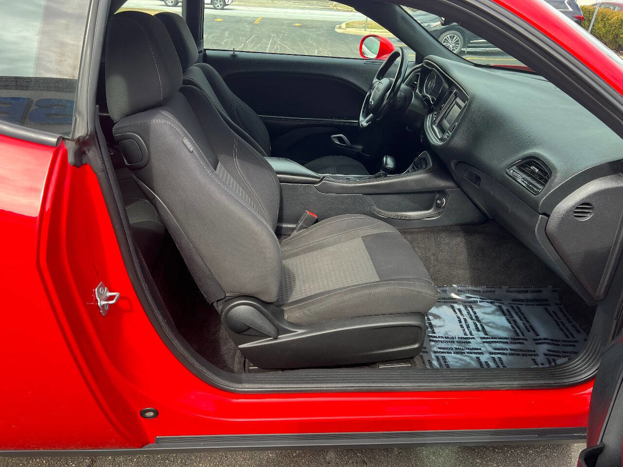 Used 2015 Dodge Challenger SXT image 22