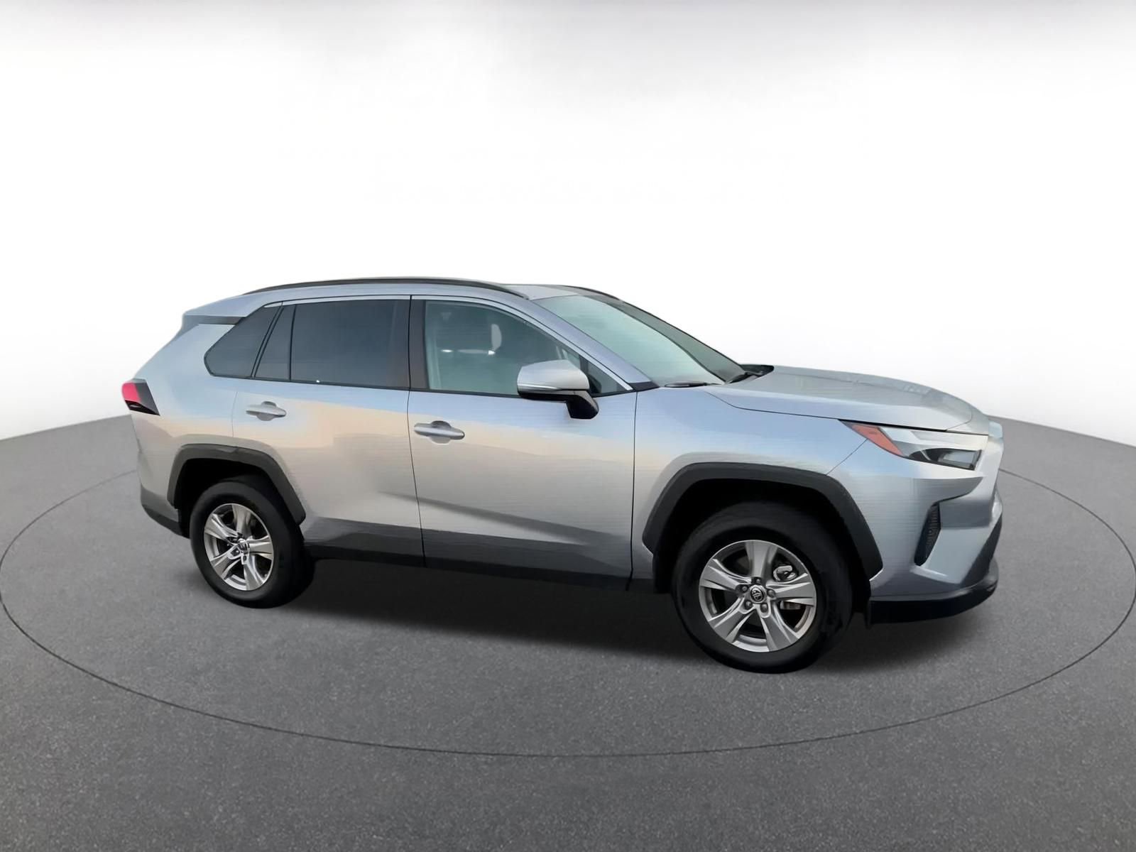 Used 2025 Toyota RAV4 XLE image 2
