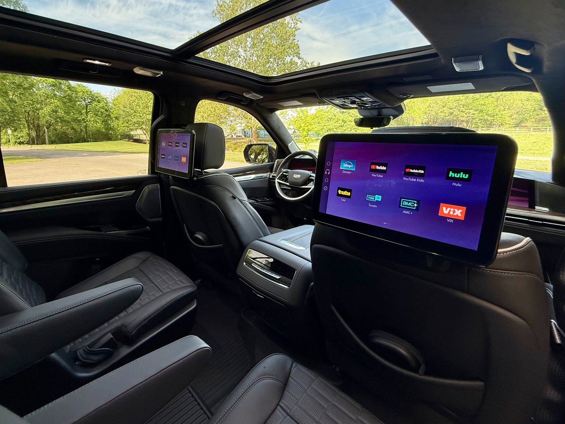 Used 2025 Cadillac Escalade Sport Platinum w/ LPO, ONYX Package image 40