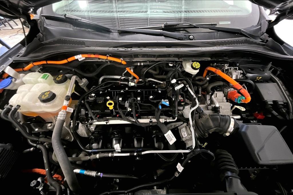 Used 2022 Ford Escape SE w/ Cold Weather Package image 29