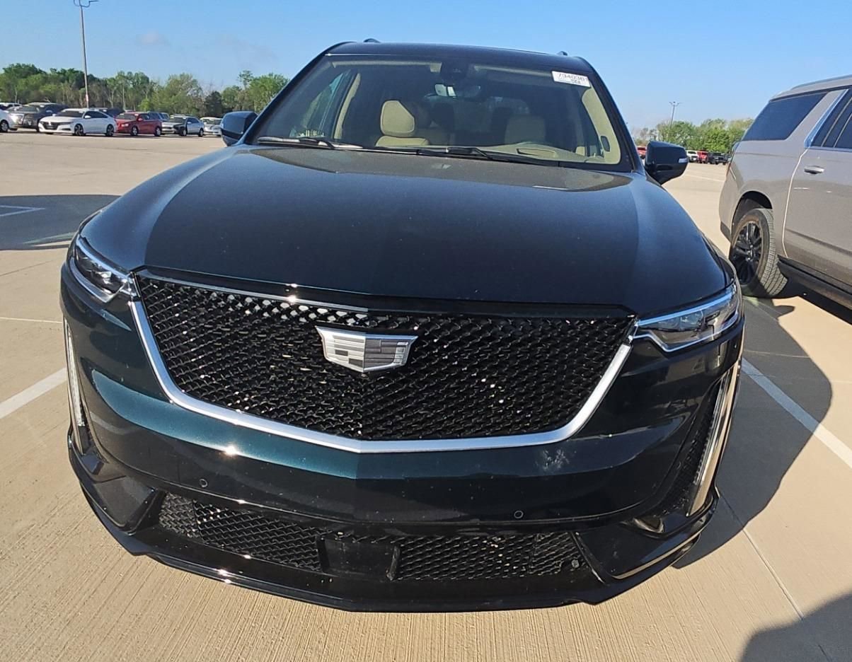 Used 2025 Cadillac XT6 Sport w/ Platinum Package image 3
