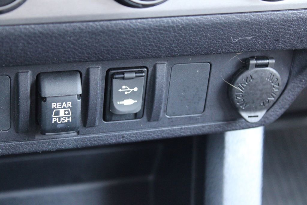 Used 2019 Toyota Tacoma SR5 AWD/4WD image 38