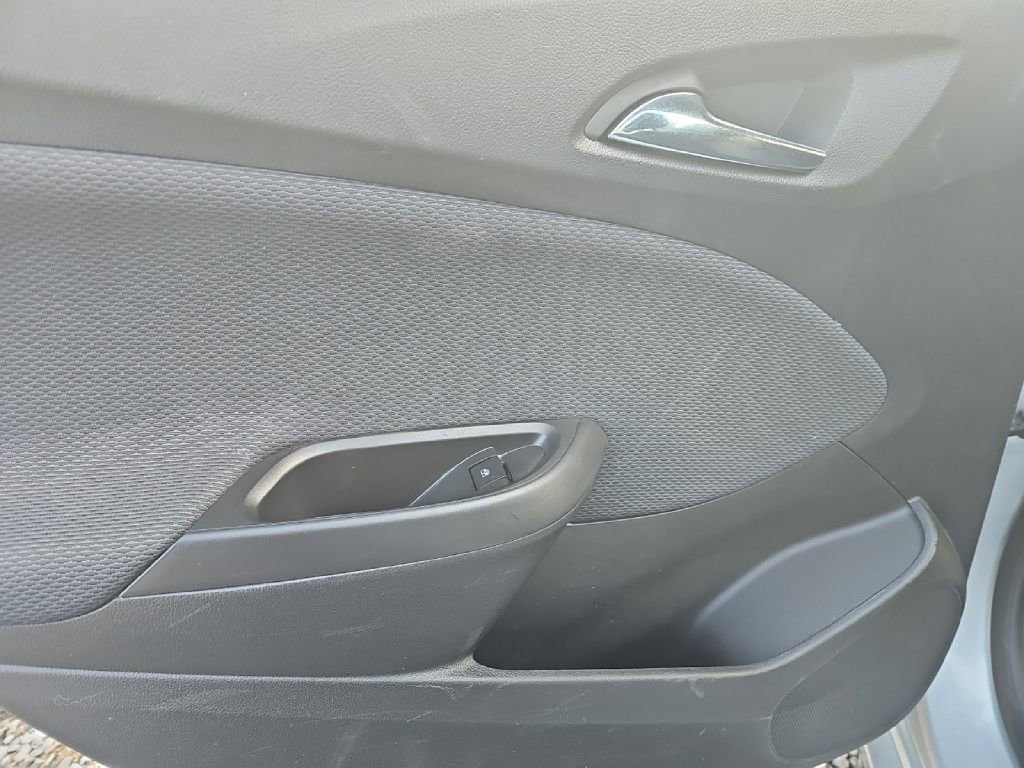 Used 2018 Chevrolet Cruze LT w/ Convenience Package image 22