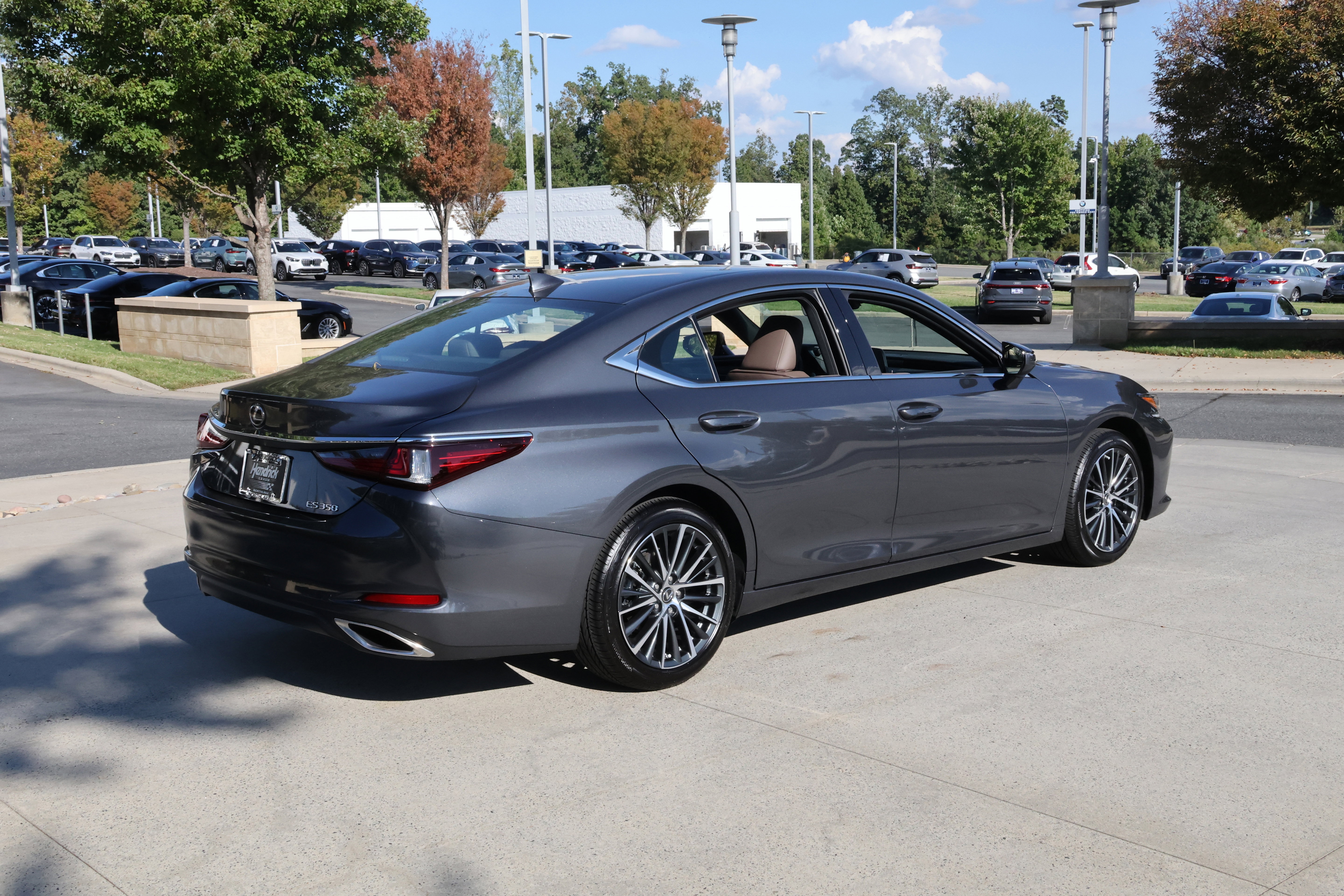 Used 2025 Lexus ES 350 w/ Premium Package image 9