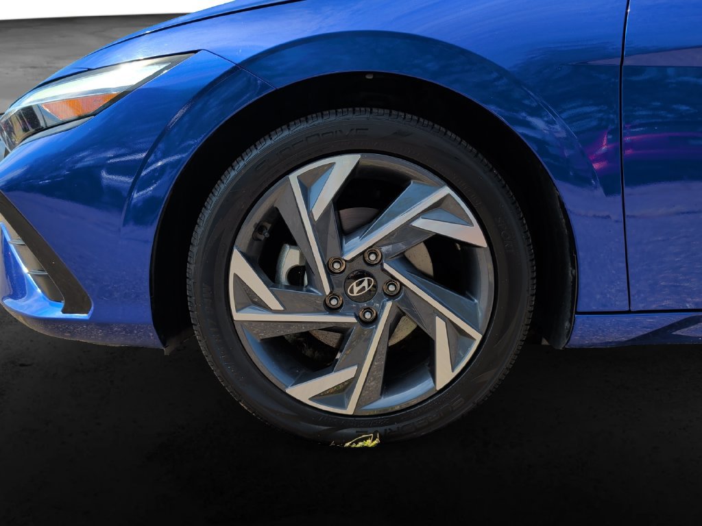 Used 2025 Hyundai Elantra Limited FWD image 9