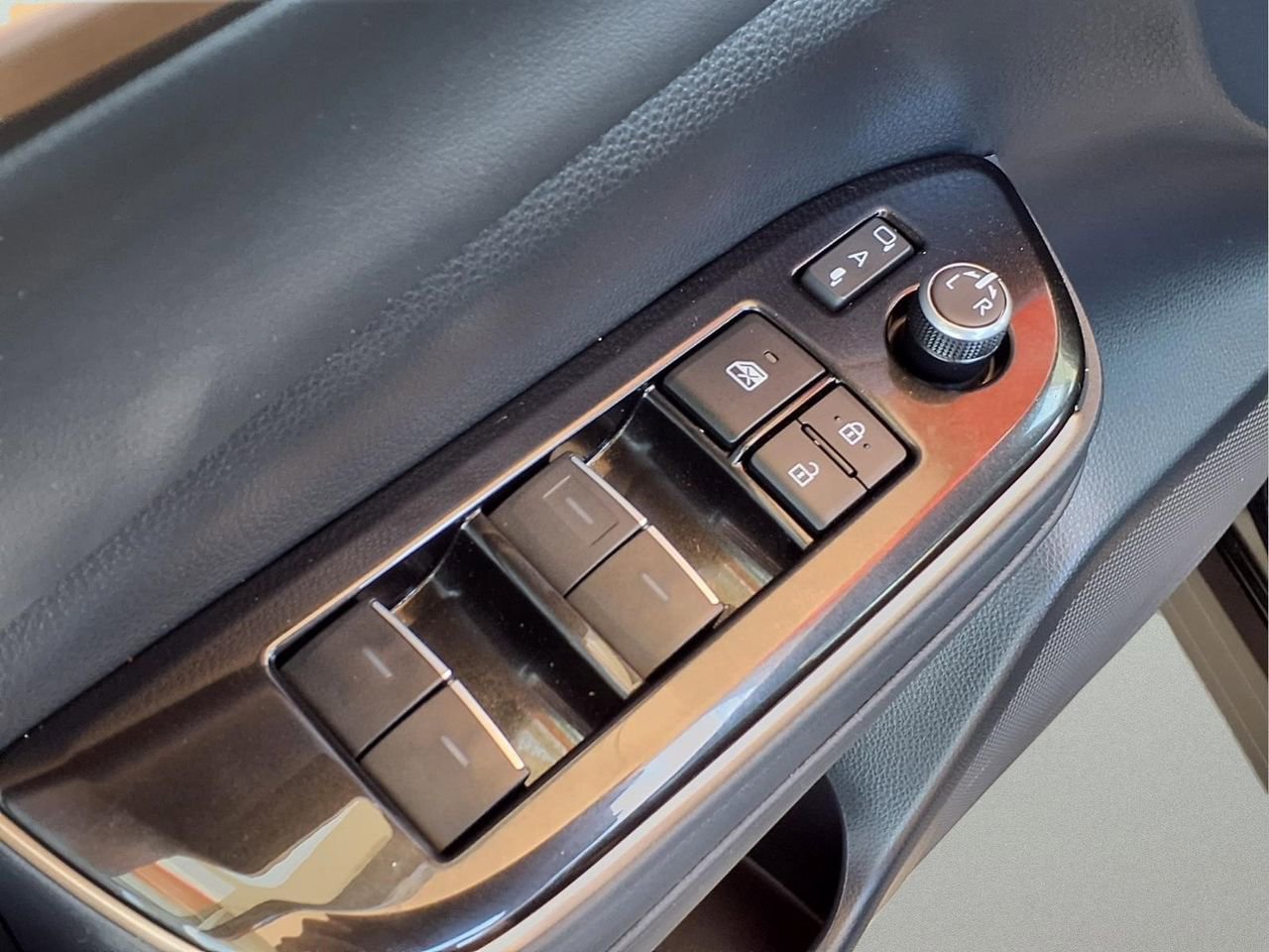 Certified 2025 Toyota Crown Signia w/ Advanced Technology Package image 15