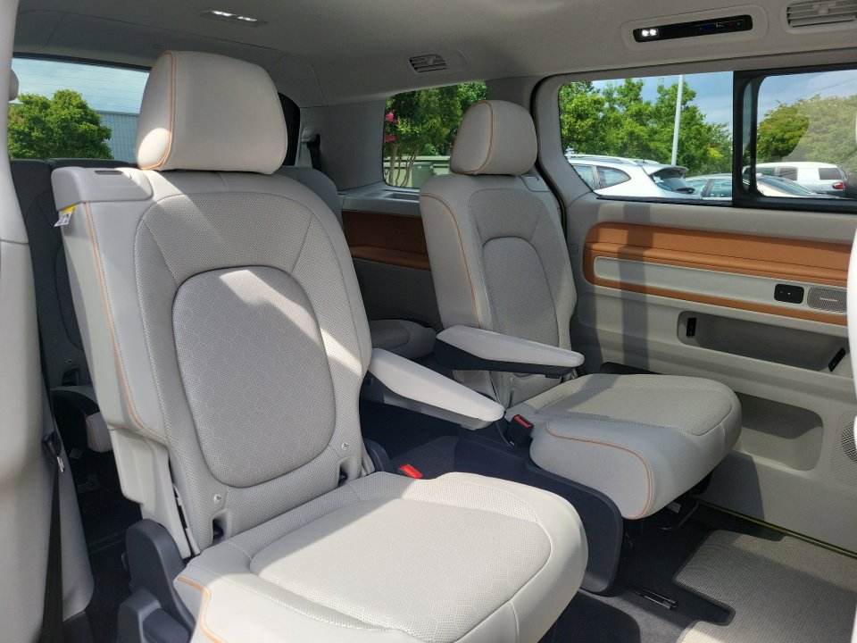 New 2025 Volkswagen ID. Buzz Pro S Plus image 29