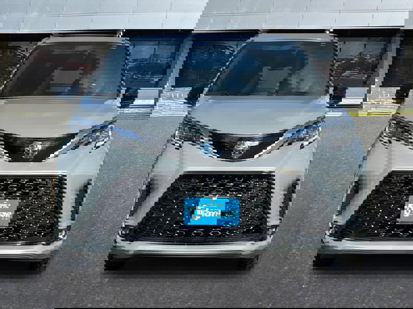 Used 2023 Toyota Sienna XSE w/ XSE Plus Package AWD/4WD image 11