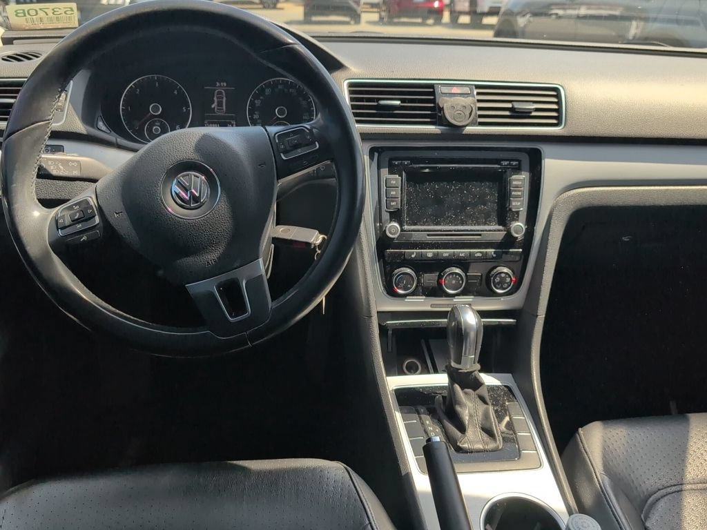 Used 2013 Volkswagen Passat TDI SE FWD image 10