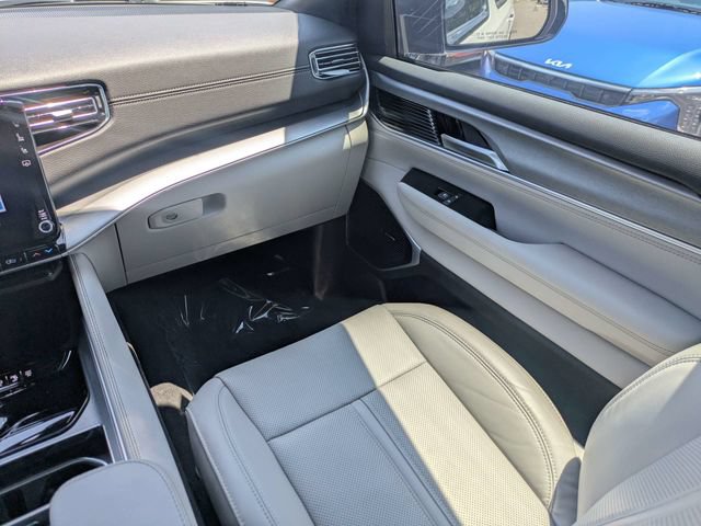 Used 2025 Jeep Wagoneer 4WD w/ Convenience Group I image 17