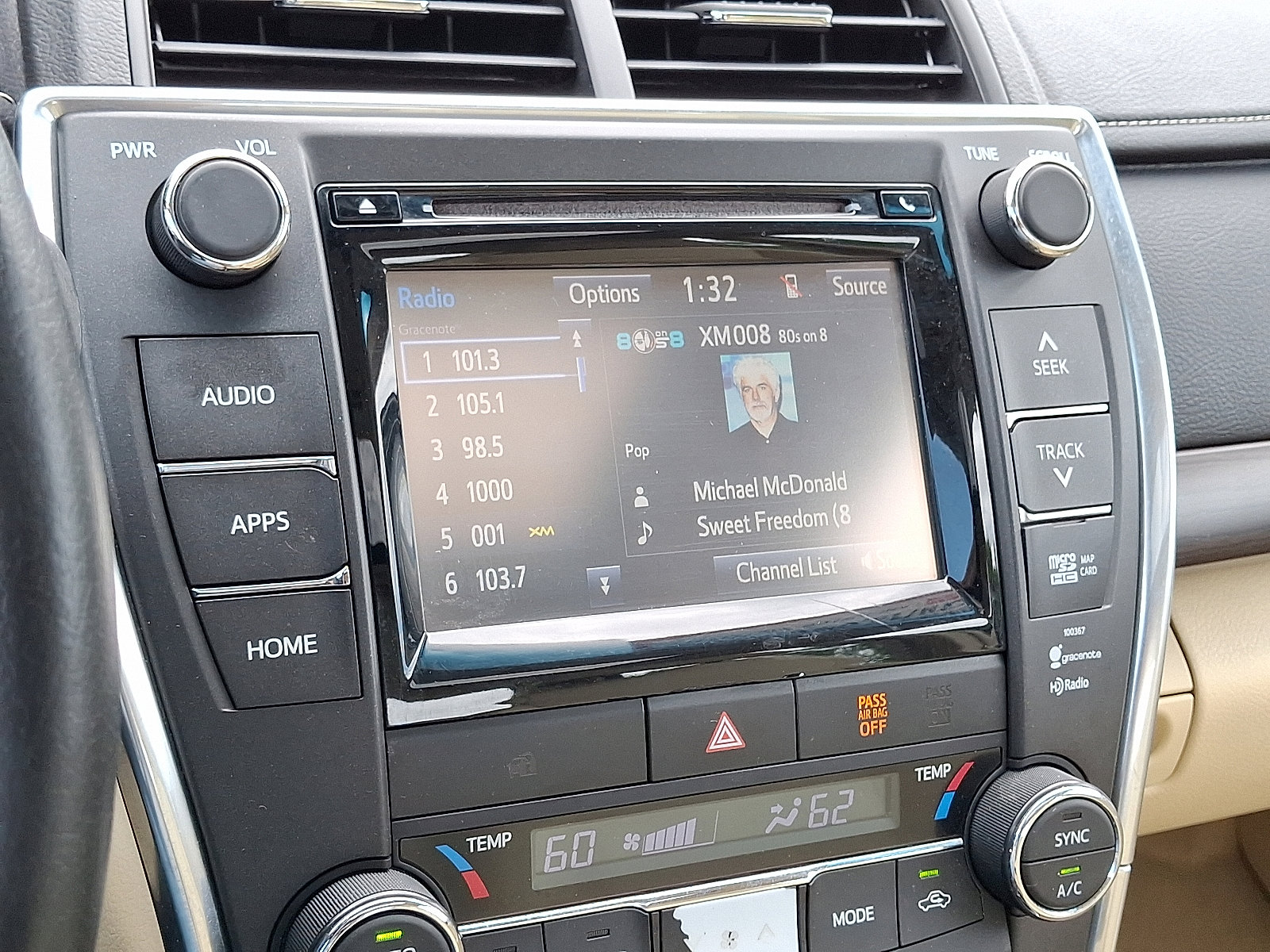 Used 2015 Toyota Camry XLE w/ Moonroof Package FWD image 19
