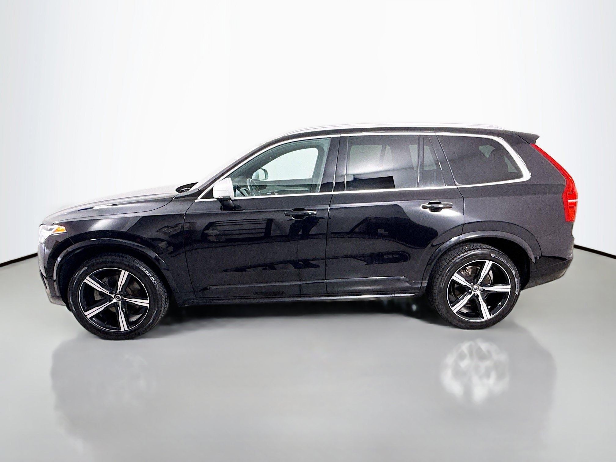 Used 2019 Volvo XC90 T6 R-Design w/ Advanced Package AWD/4WD image 4
