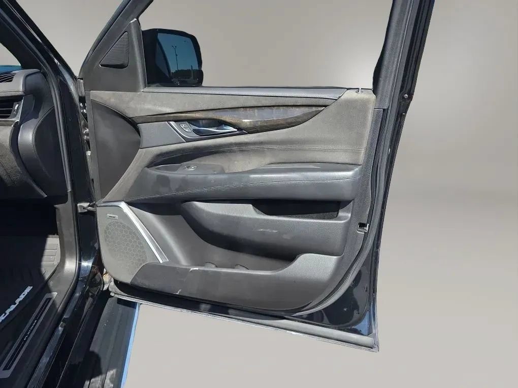 Used 2019 Cadillac Escalade Platinum AWD/4WD image 51