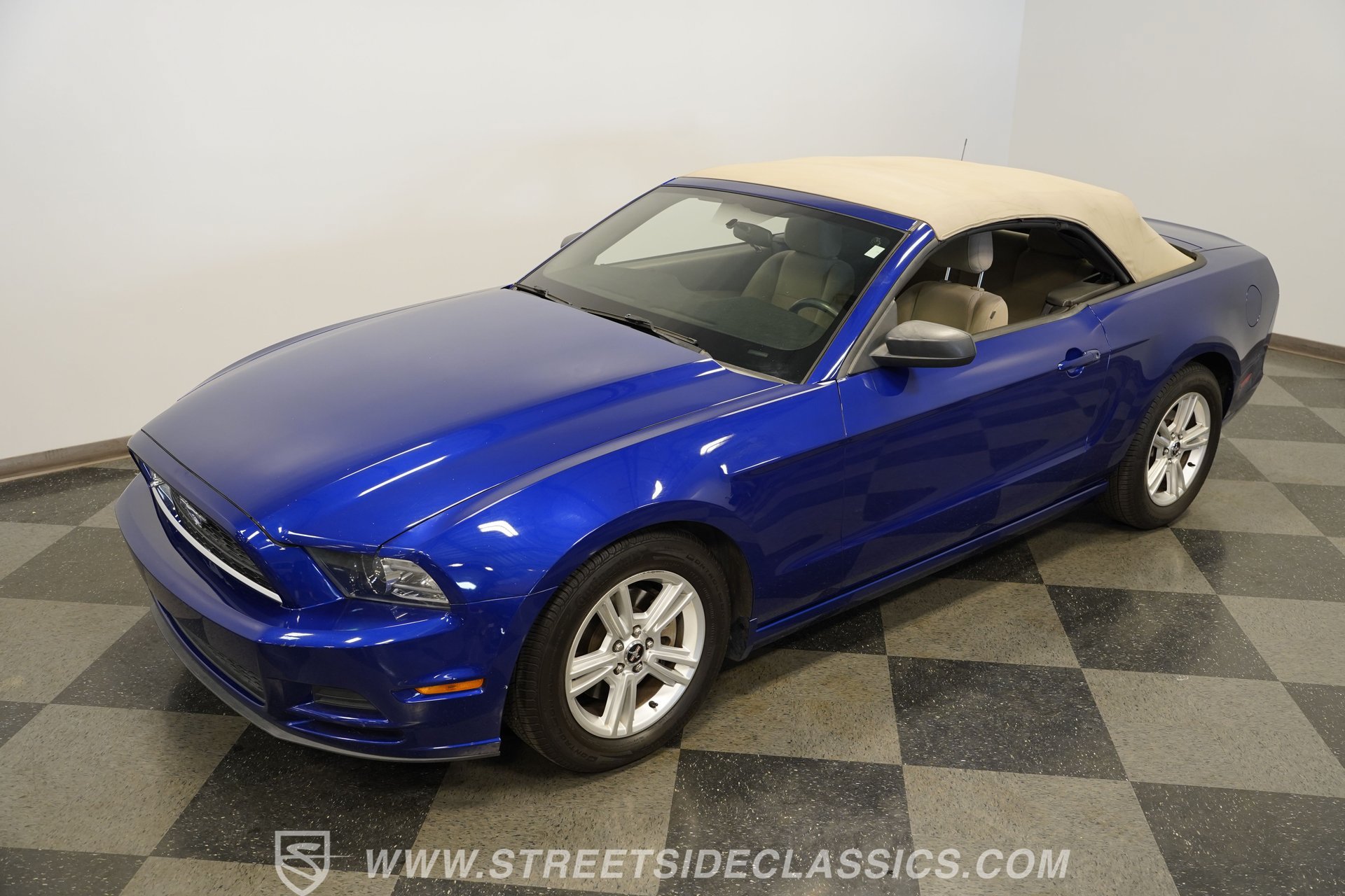 Used 2014 Ford Mustang Convertible RWD image 39