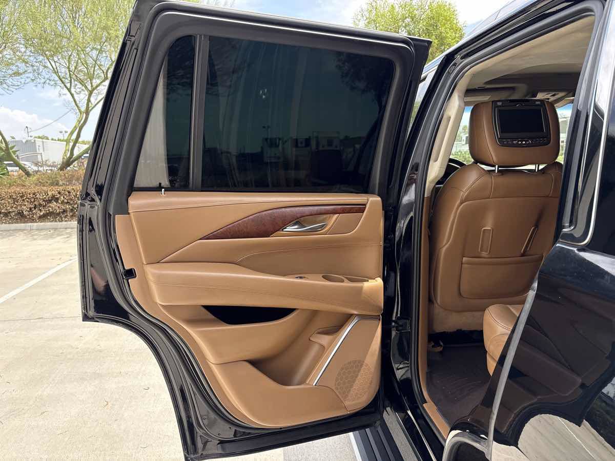 Used 2016 Cadillac Escalade Platinum AWD/4WD image 12