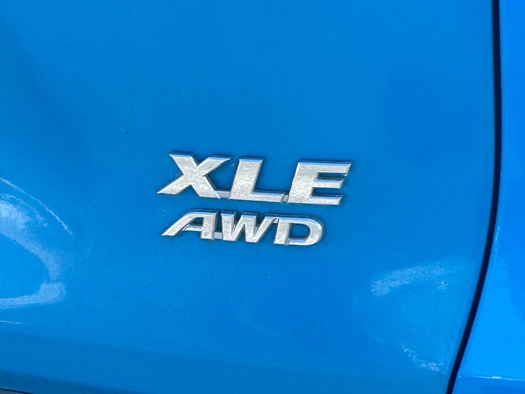 Used 2021 Toyota RAV4 XLE AWD/4WD image 4