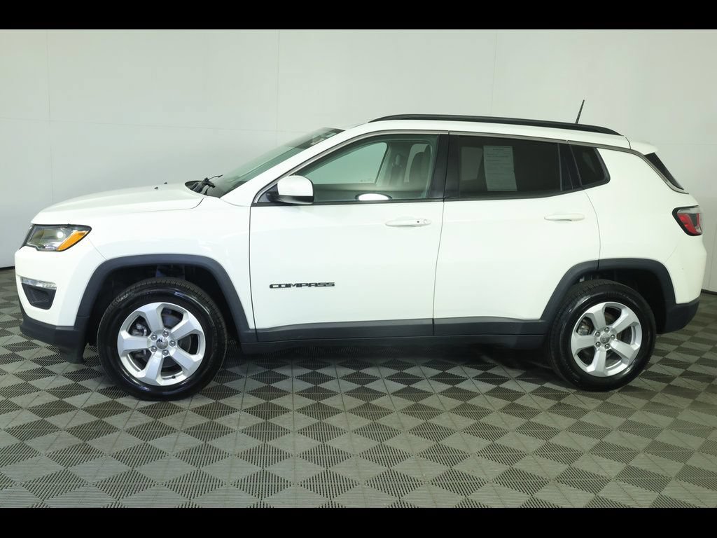 Used 2018 Jeep Compass Latitude w/ Cold Weather Group AWD/4WD image 12