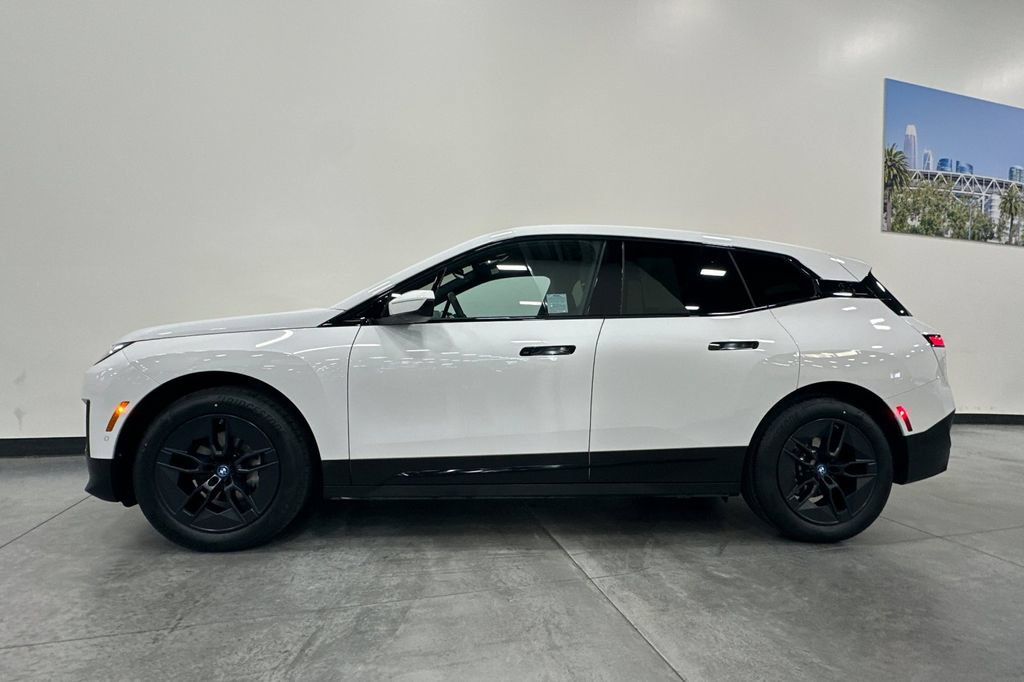 Used 2023 BMW iX xDrive50 w/ Convenience Package AWD/4WD image 7