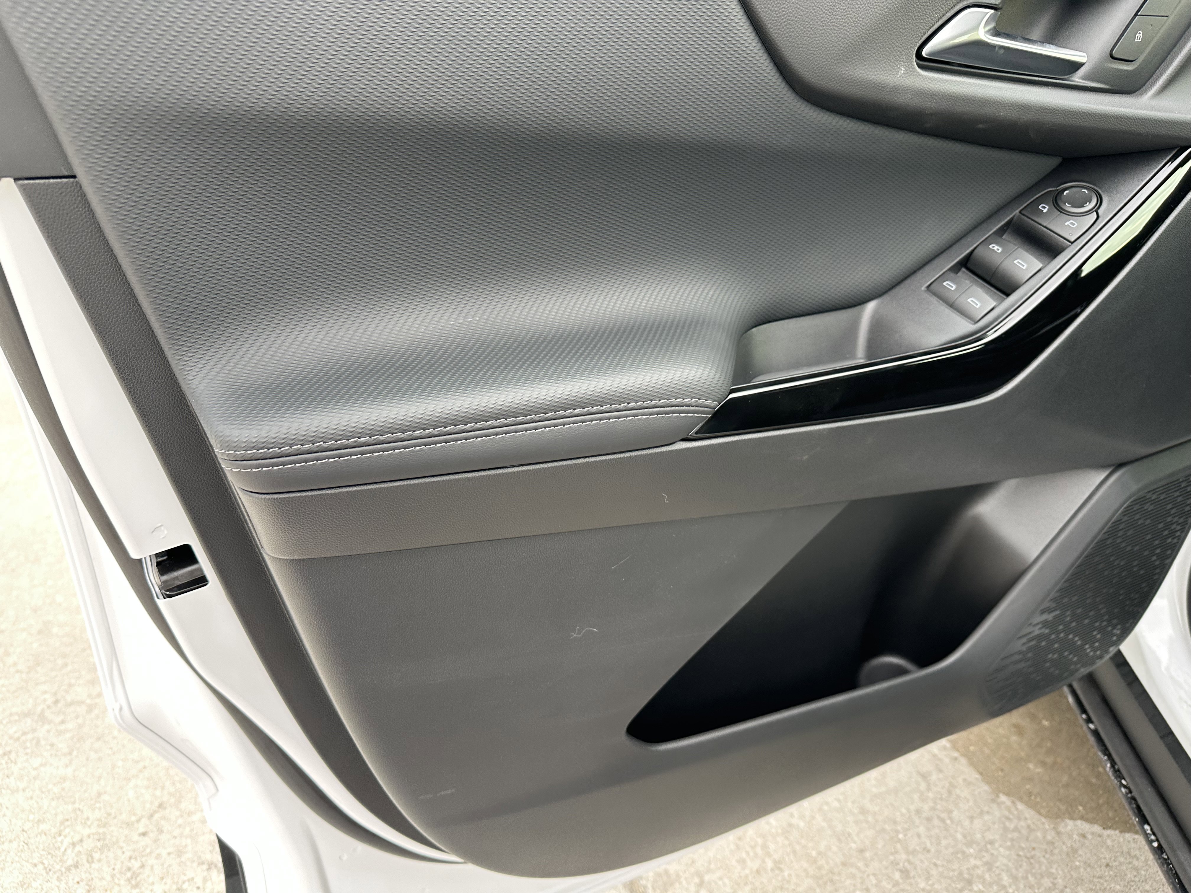 New 2026 Chevrolet Equinox LT image 8