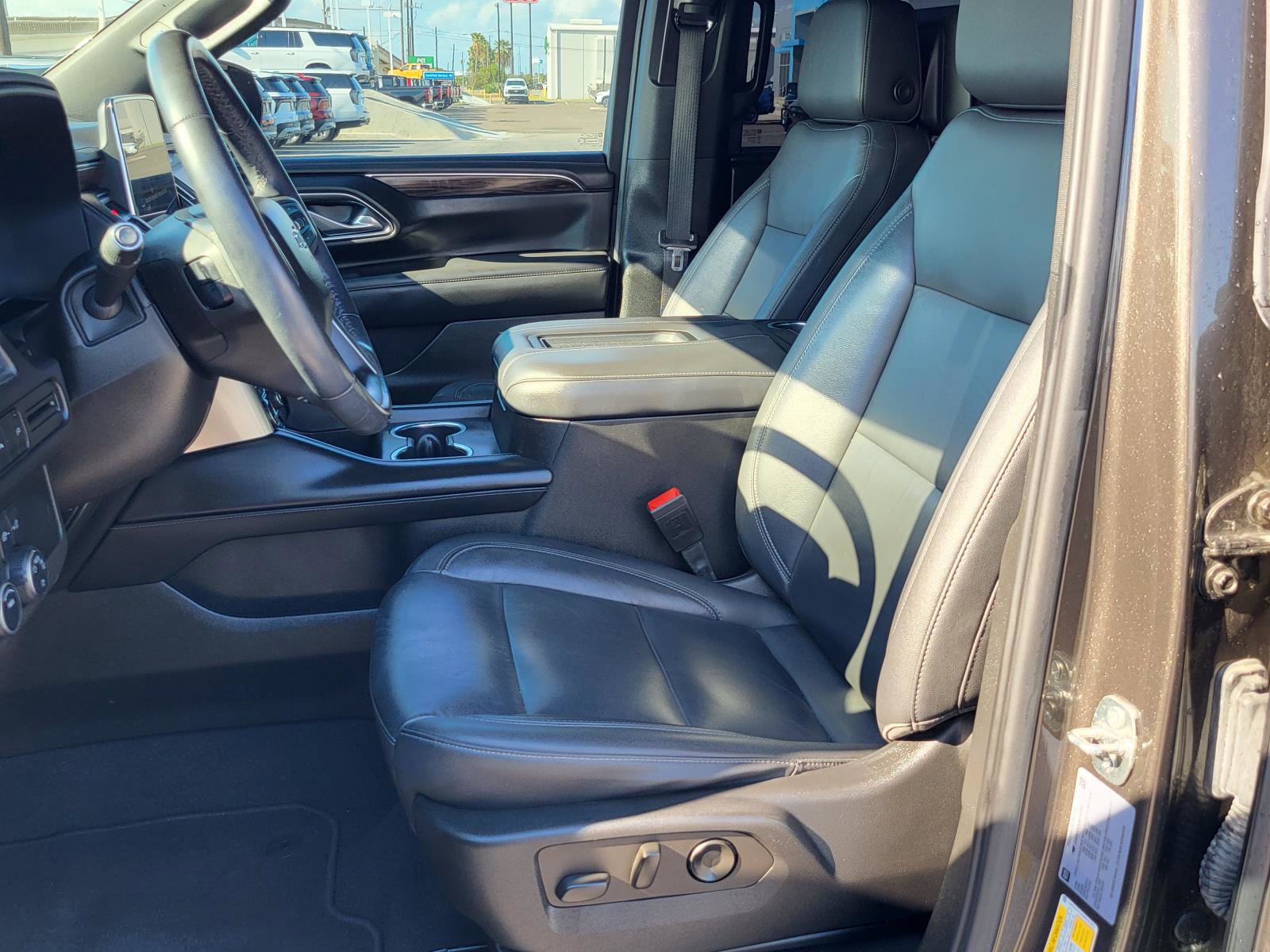 Used 2021 Chevrolet Tahoe Z71 w/ Rear Media and Nav Package image 17