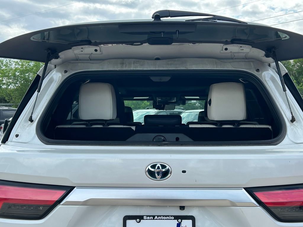 Used 2023 Toyota Sequoia Capstone RWD image 17