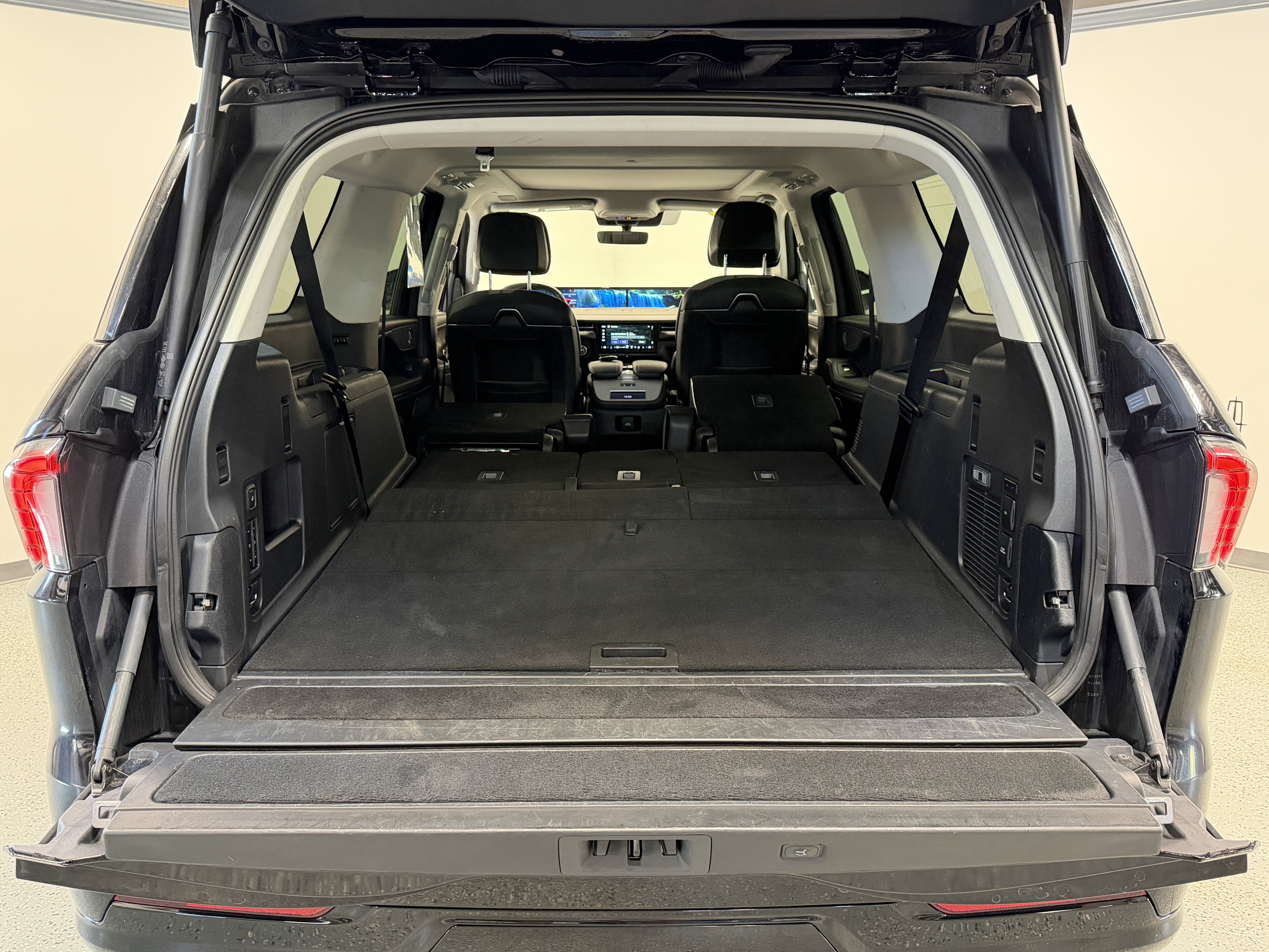 Used 2025 Lincoln Navigator L Reserve AWD/4WD image 32