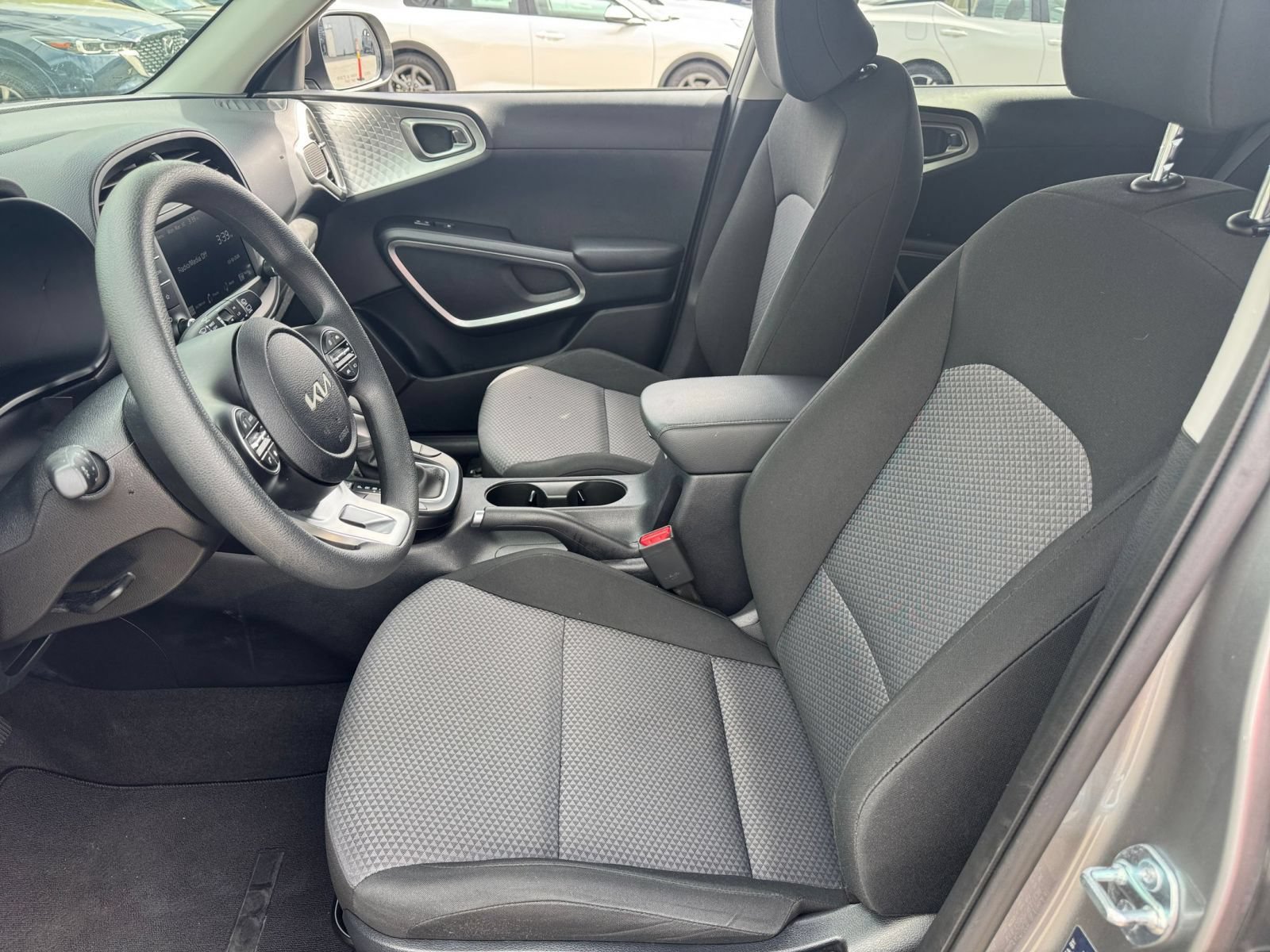 Used 2025 Kia Soul LX w/ LX Technology Package FWD image 24