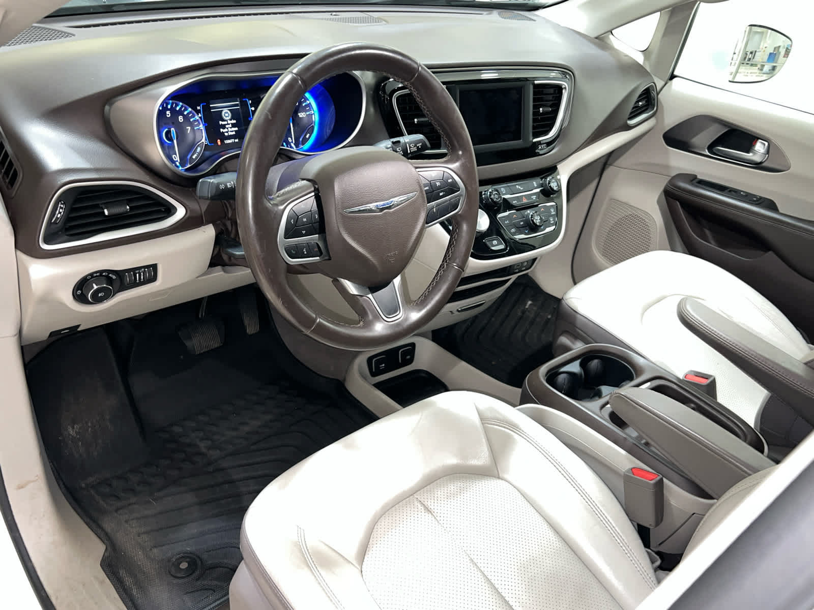 Used 2018 Chrysler Pacifica Touring-L FWD image 12