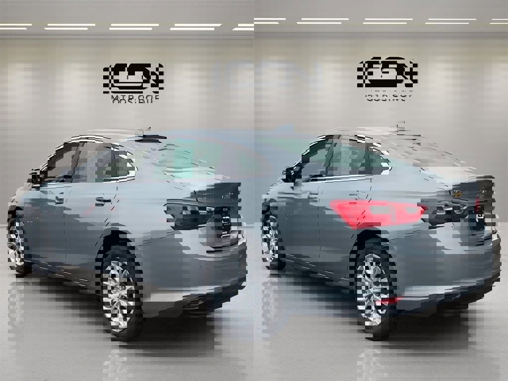 Used 2025 Chevrolet Malibu LT image 3
