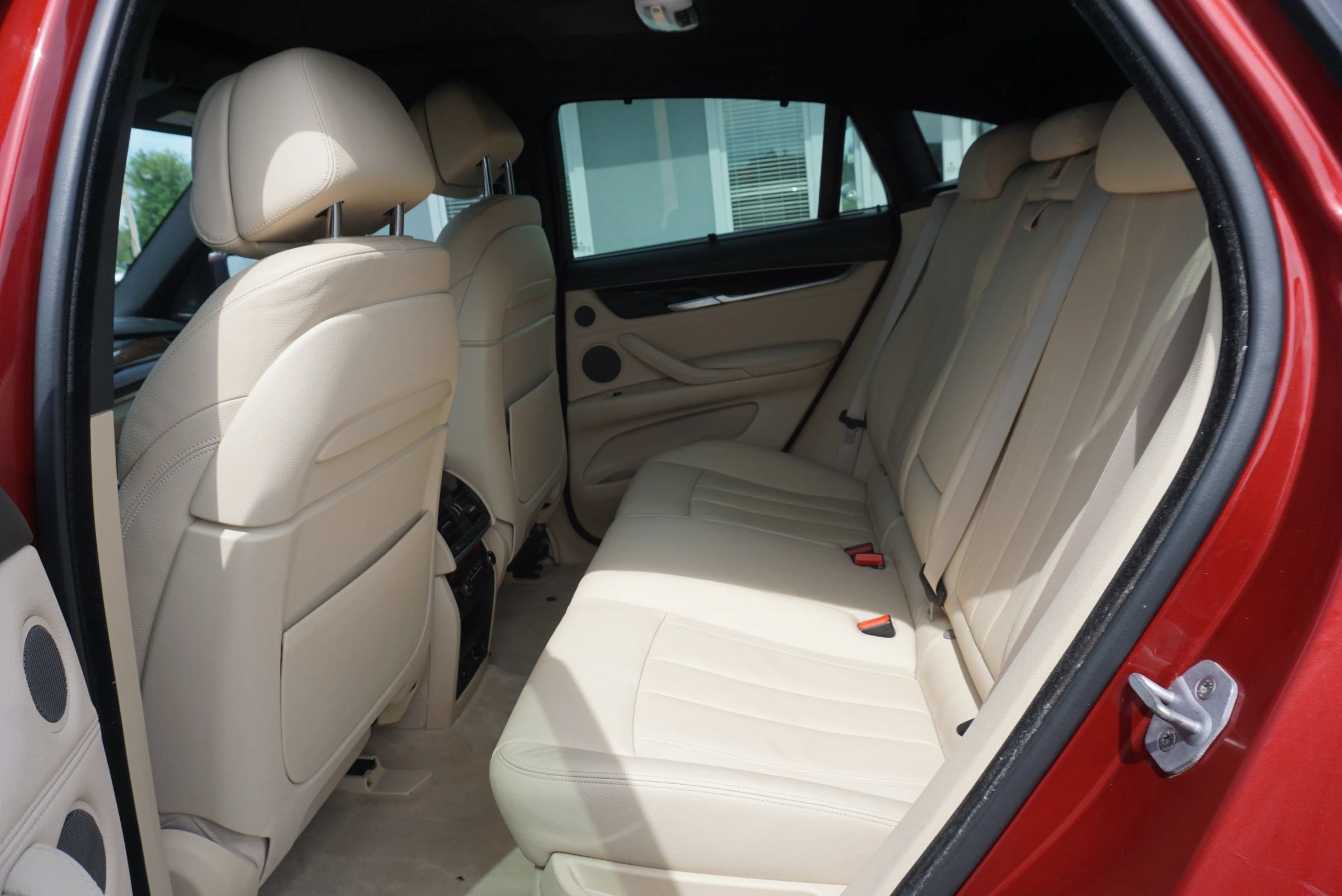 Used 2015 BMW X6 xDrive50i w/ Executive Package AWD/4WD image 21