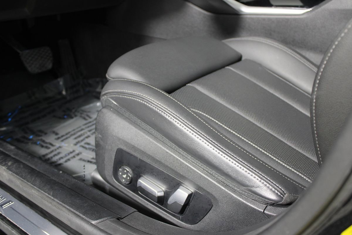 Used 2023 BMW i4 eDrive35 w/ Premium Package RWD image 10