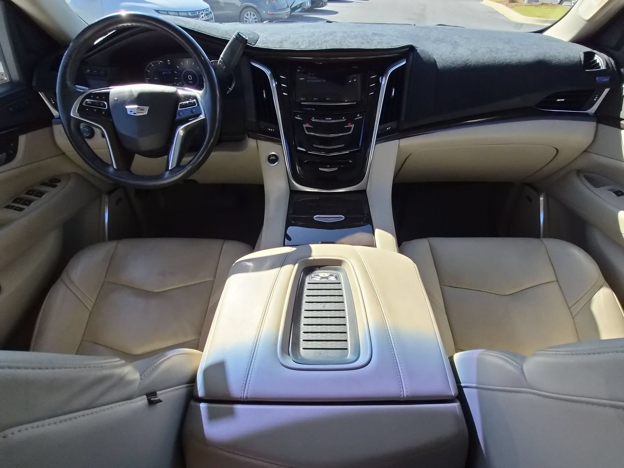 Used 2018 Cadillac Escalade Luxury RWD image 17