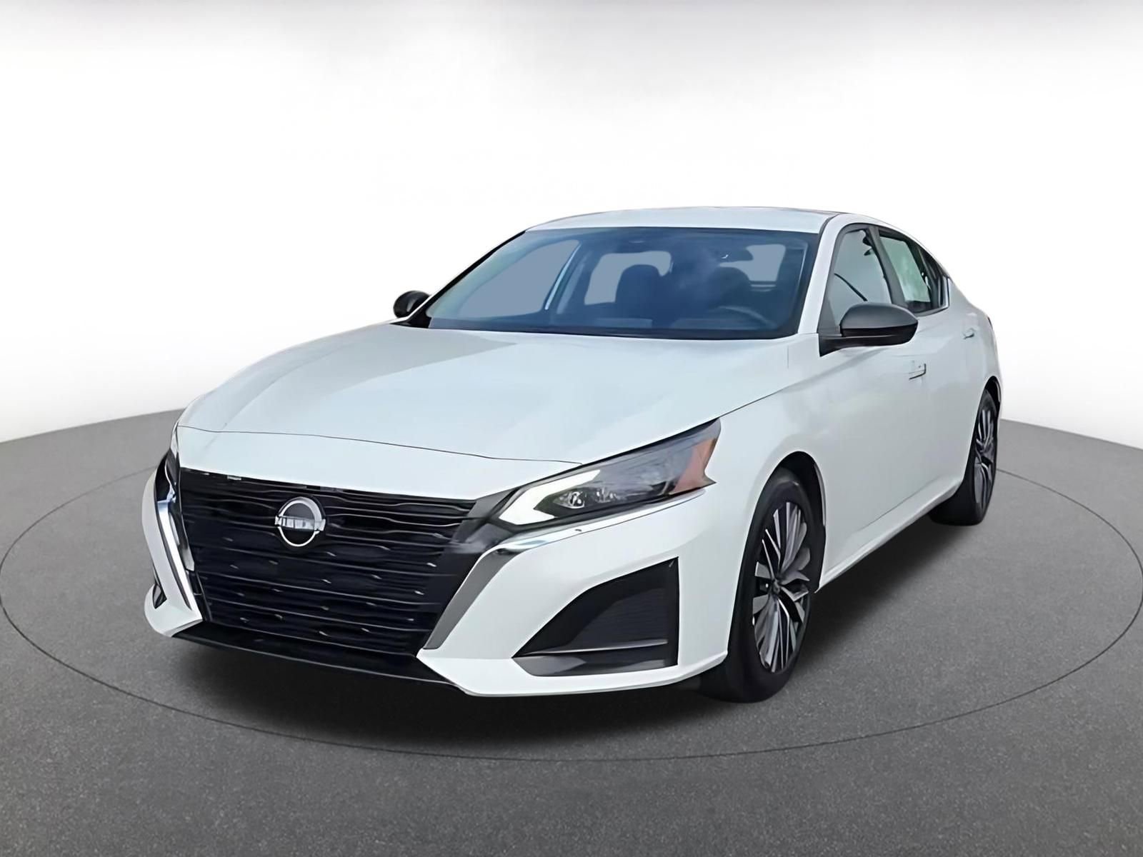 Used 2025 Nissan Altima 2.5 SV FWD image 7