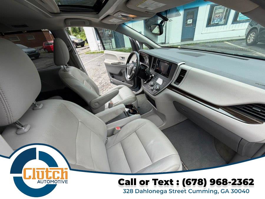 Used 2017 Toyota Sienna XLE w/ XLE Navigation Package FWD image 19