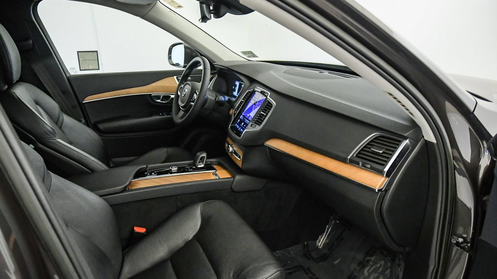 Certified 2023 Volvo XC90 T8 Core w/ Protection Package Premier AWD/4WD image 16