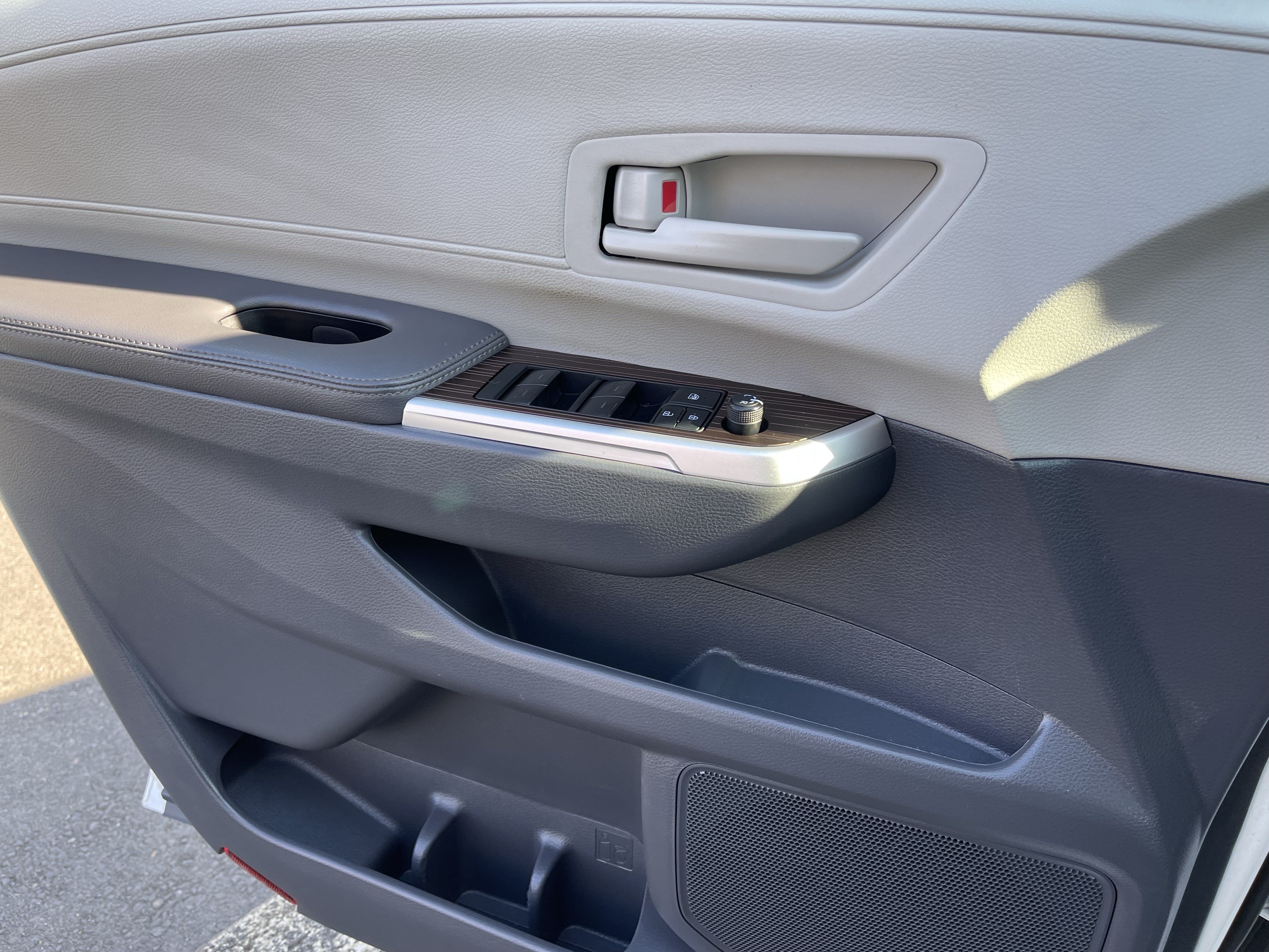 Certified 2024 Toyota Sienna LE AWD/4WD image 26