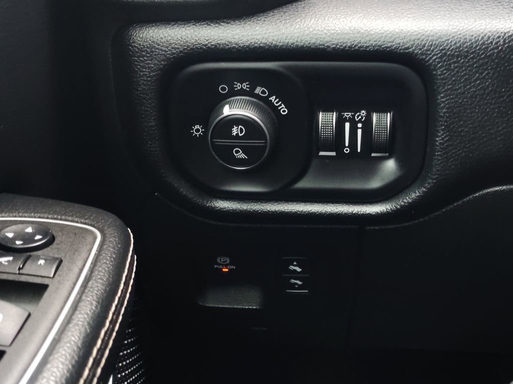 Used 2022 RAM 1500 Laramie w/ Sport Appearance Package image 12