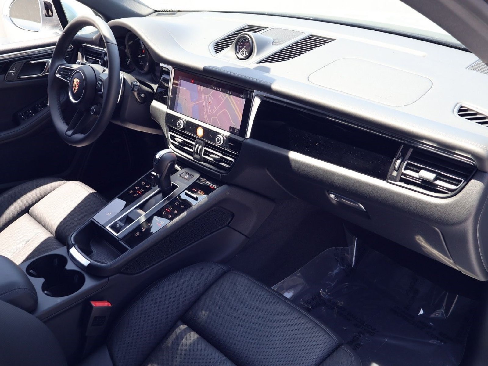 New 2026 Porsche Macan AWD/4WD image 25