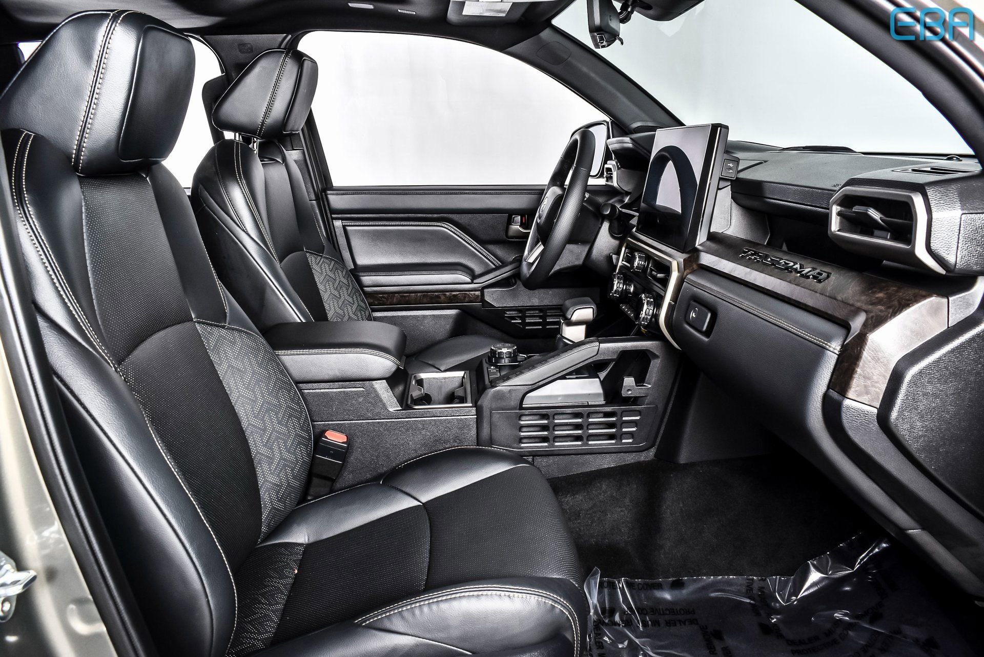 Used 2025 Toyota Tacoma Limited w/ Tow Tech Package image 22