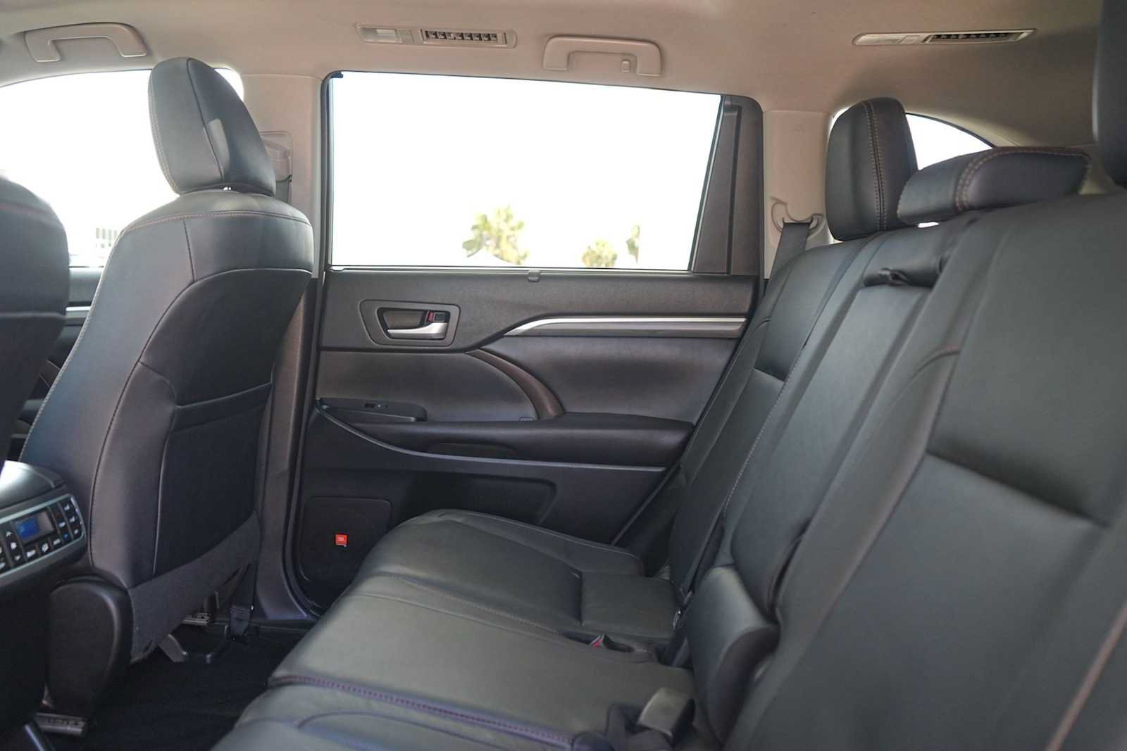 Used 2017 Toyota Highlander Limited Platinum FWD image 14