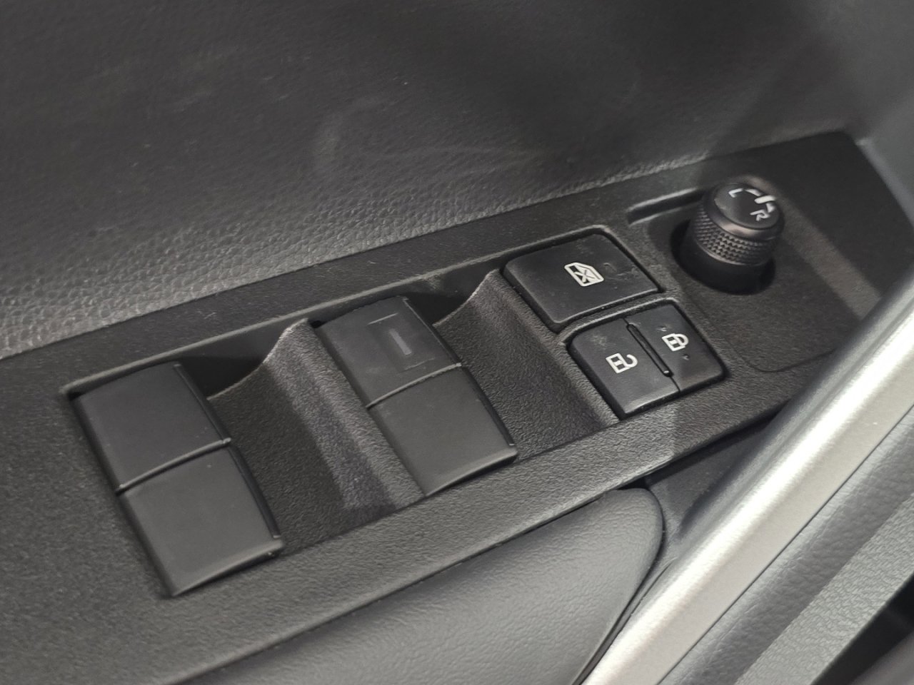 New 2026 Toyota Corolla Cross L image 21