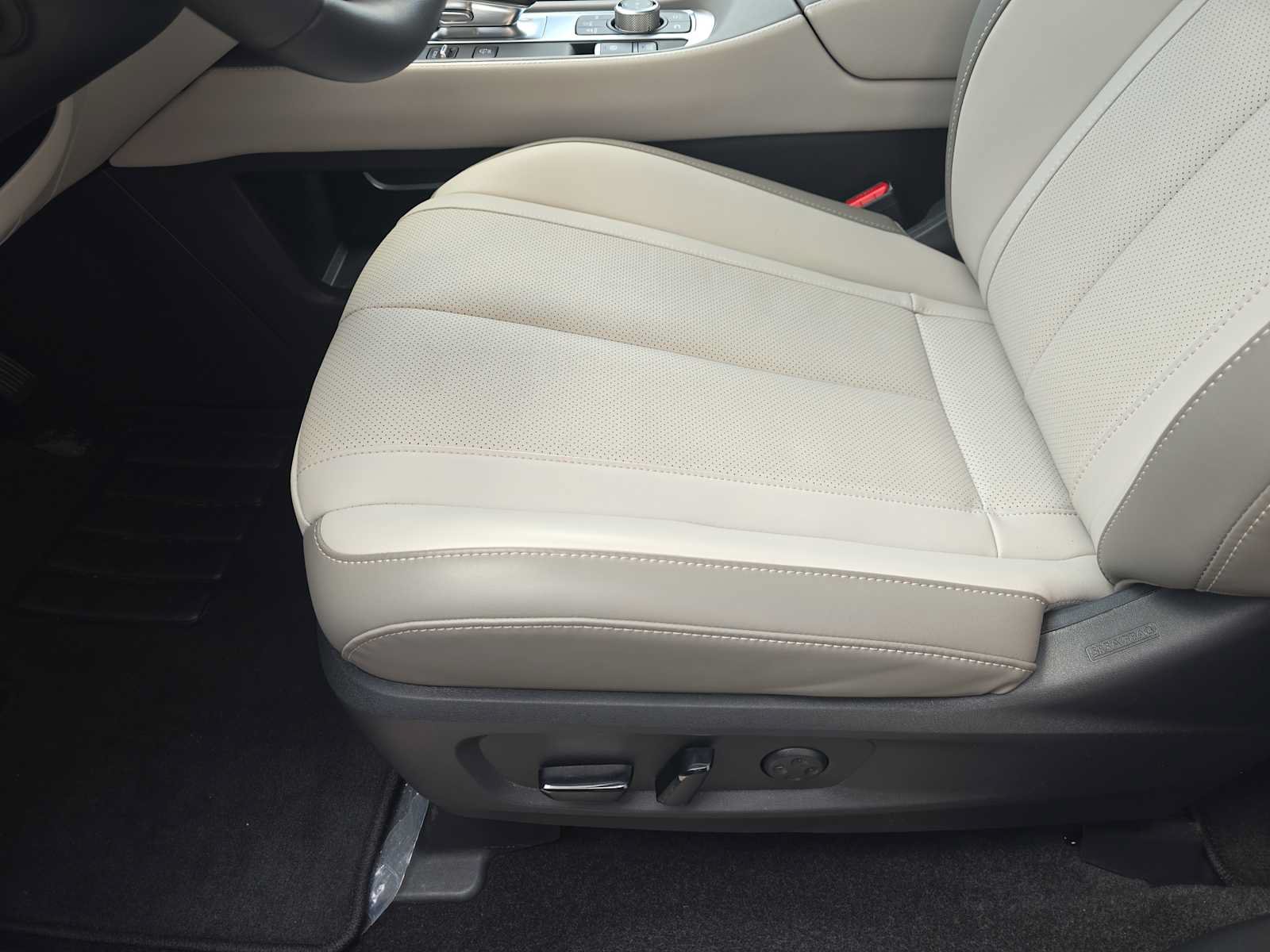 Certified 2026 INFINITI QX60 Luxe w/ Cargo Package FWD image 18