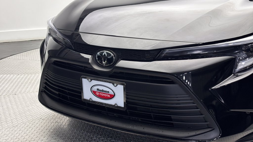 Used 2026 Toyota Corolla LE AWD/4WD image 2