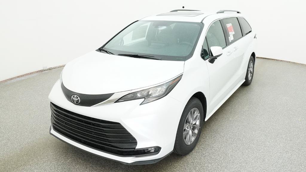 New 2026 Toyota Sienna XLE FWD image 3