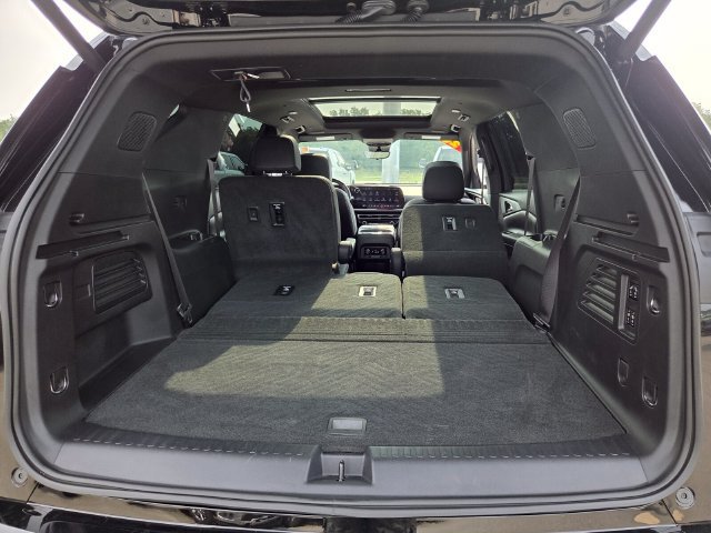 Used 2026 Chevrolet Traverse RS FWD image 12